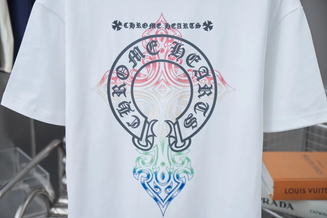 🅿️210 Ch*ome Hearte CH 25SS early spring new model, silicone printed hot diamond short sleeves, light luxury, essential item for daily commuting for men and women, correct version, welcome to compare, detailed features · 320g 100% pure cotton double yarn jersey fabric · Custom dyed in the same vat, special thickened 32 count double strand 1X1 thread · Digital direct printing cross✝️➕Imported Australian matte pearlescent diamonds➕Three-dimensional silicone heart pattern · Double-needle stitching across seams · Original main mark washed tag brand moisture-proof paper packaging Color: Black/White/Blue/Rose Size: S/M/L/XL